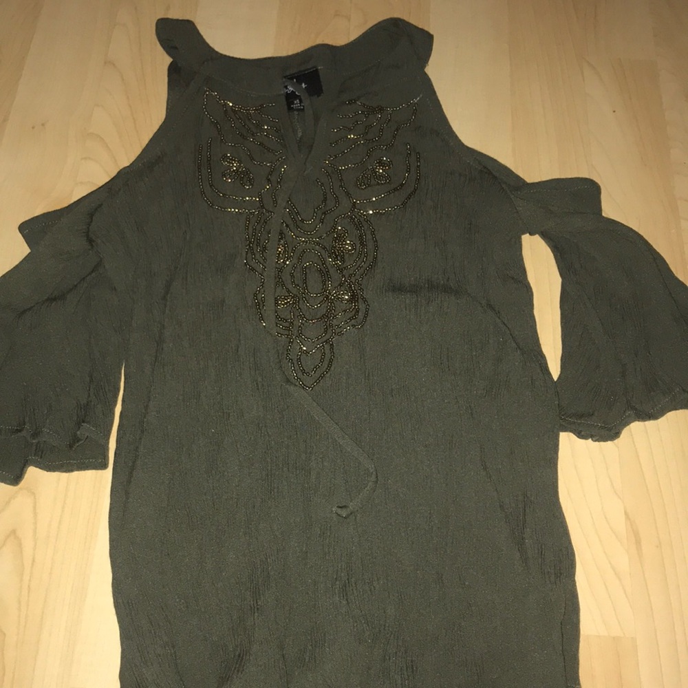 Cold shoulder top